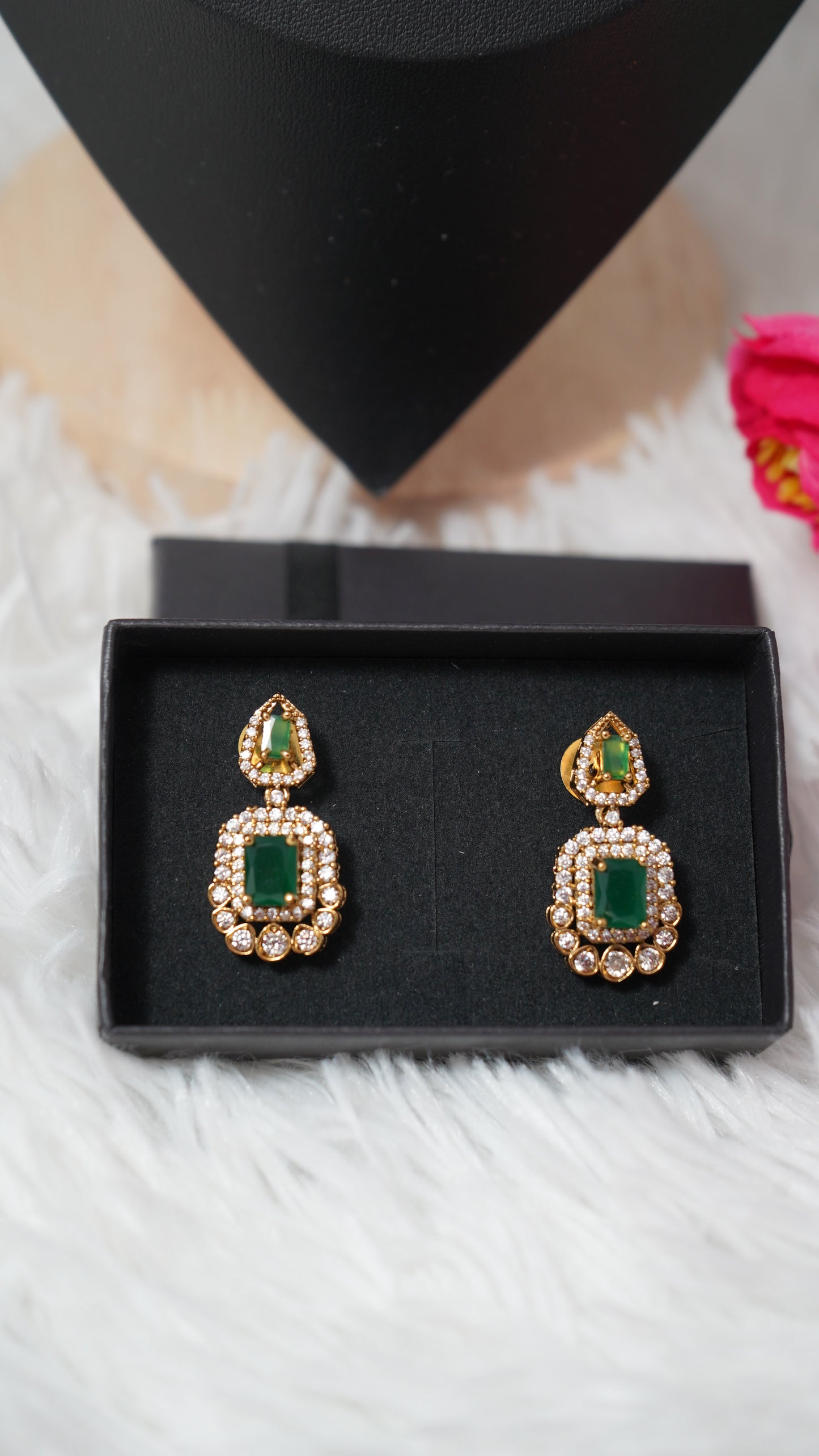 Luxurious sparkling green and white moissanite stones victorian necklace with Earrings