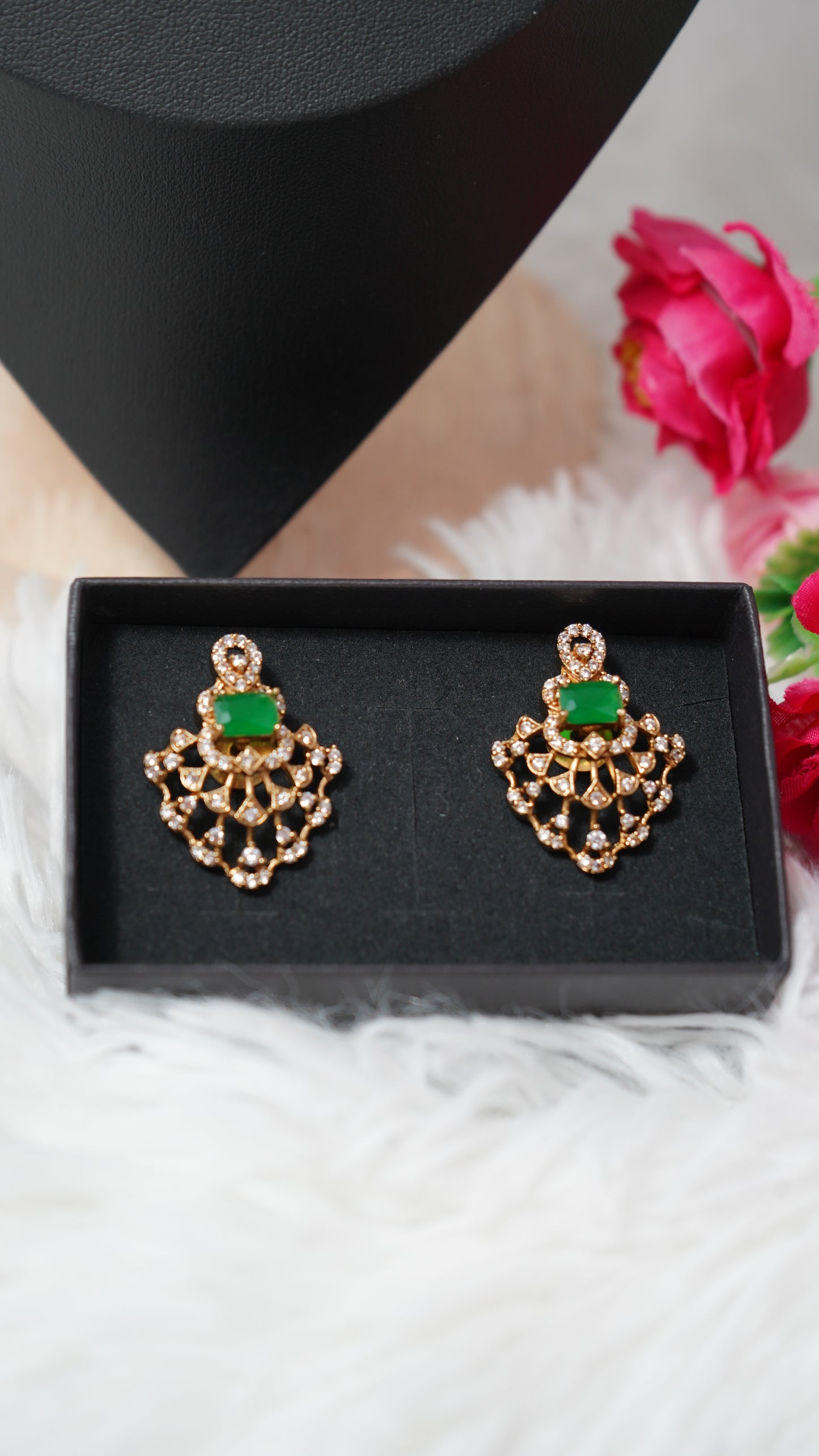 Classic short mangalsutra chain set featuring a statement pendant with ear rings