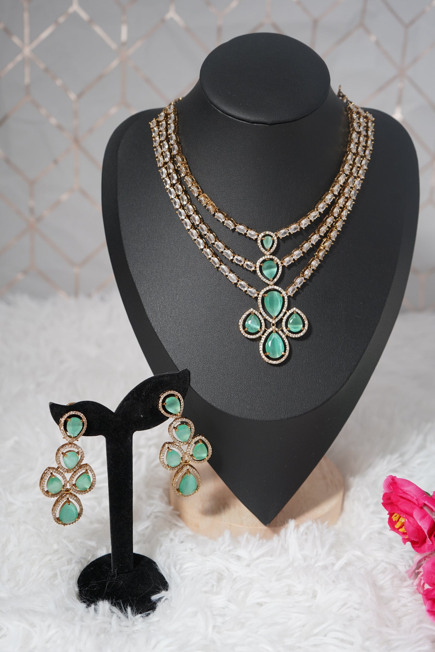 3 Layered emerald and crystal detailing necklace set - Green