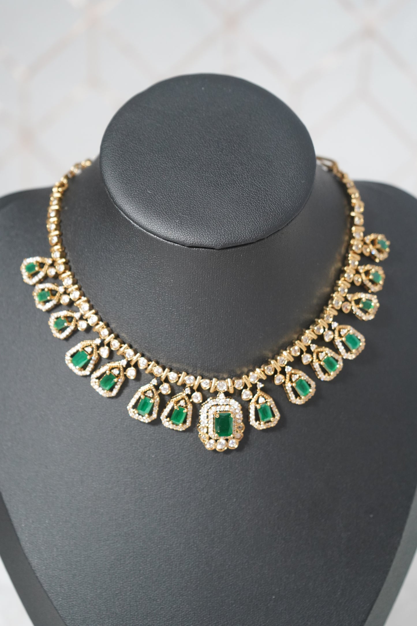 A delicate short Necklace with micro gold green stone