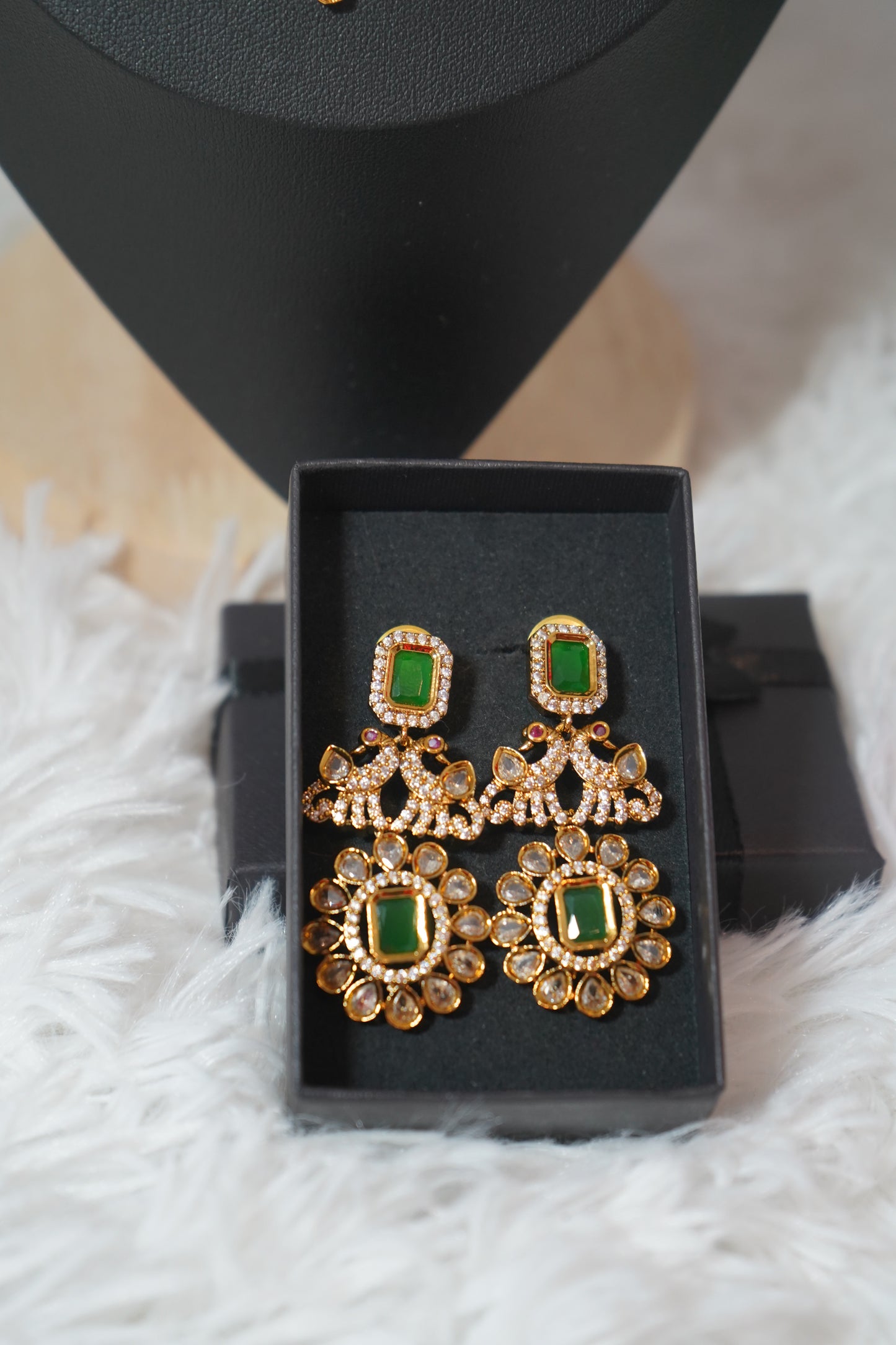 Elegant 2-layered long necklace set in green, finished with victorian polish