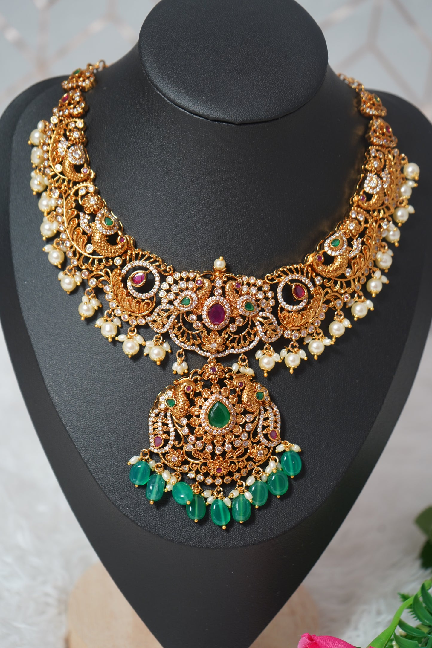 Beautiful short necklace set in green and pink with micro gold plating - Green & Pink