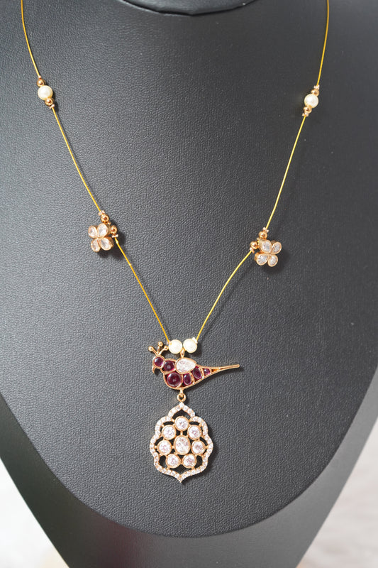 Invisible chain with delicate bird detailing and pink accent, elegant look - Pink