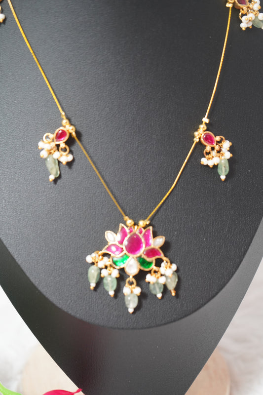 Gold-plated invisible chain adorned with floral ruby and kemp stones - Green & Pink
