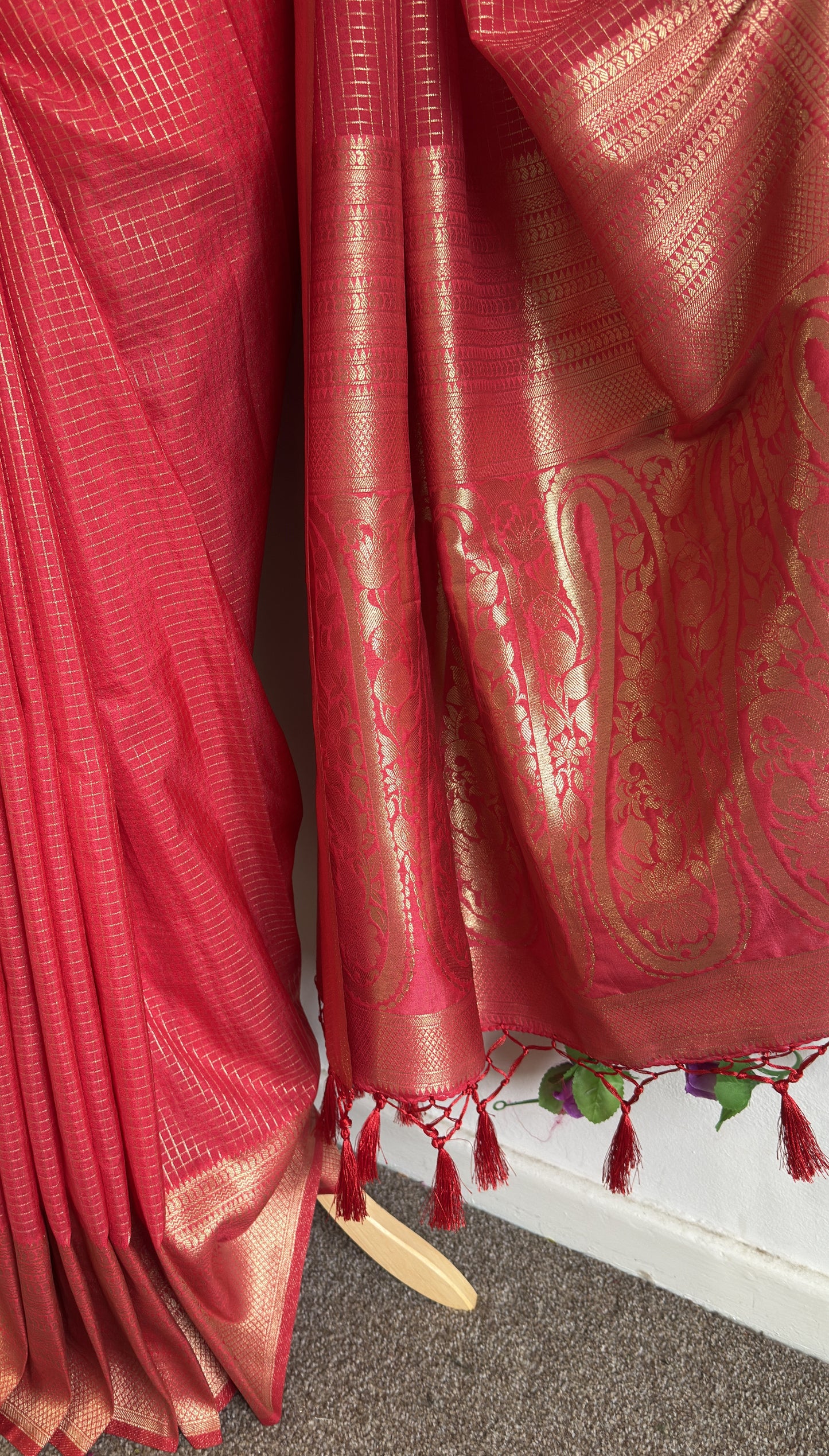 Silk Blend Saree Moti Check Zari Border with stitched blouse - Red