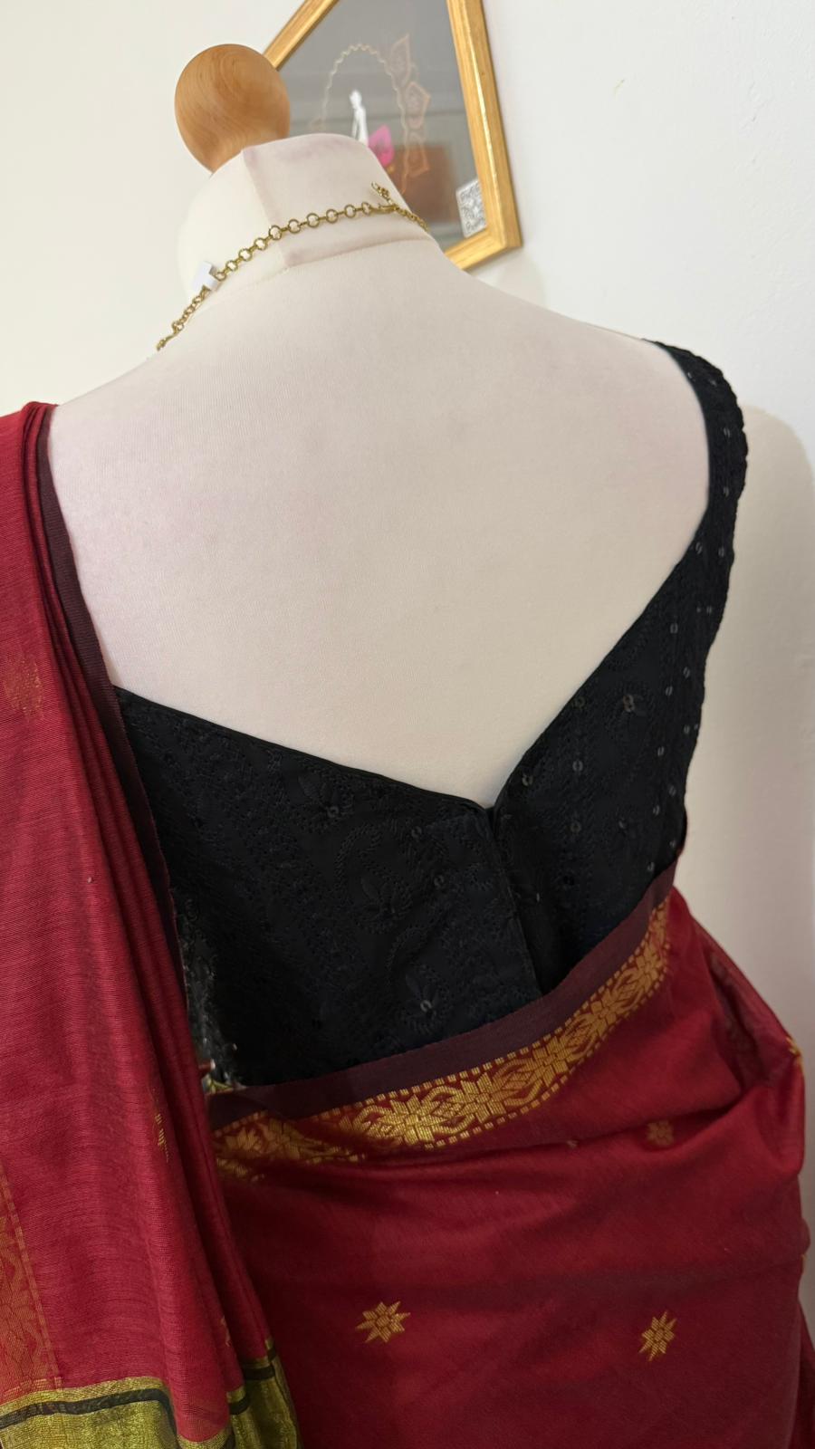 Maheshwari Silk Cotton Saree Combo with zari border pair up with Contrast Blouse- Red & Black