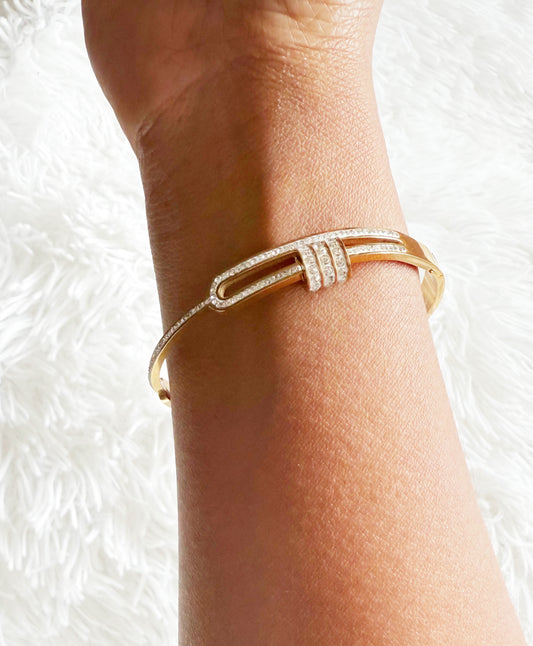 Stylish Round Openable Bracelet in 304 Stainless Steel with Sparkling Water Diamonds