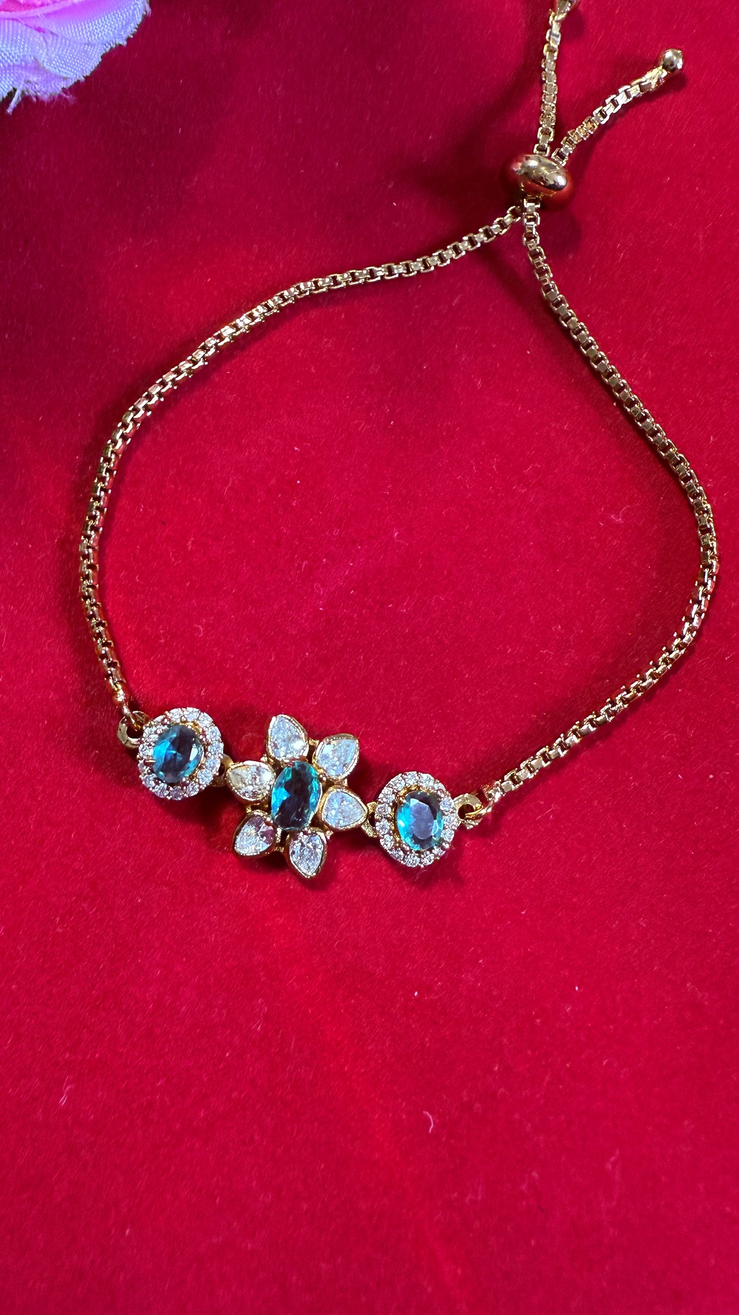 Luxurious and elegant design bracelet, featuring floral details for women