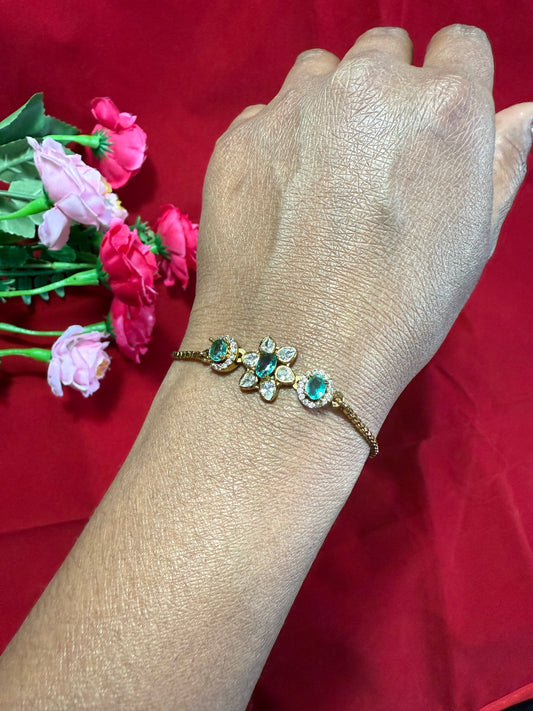 Luxurious and elegant design bracelet, featuring floral details for women