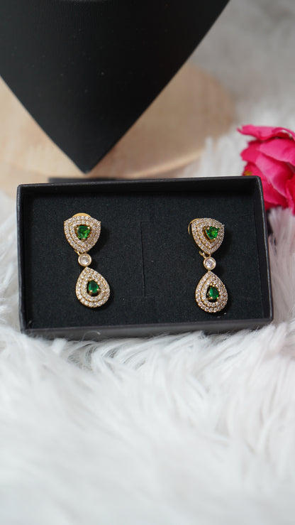 2 Layered necklace set victorian polish with sparkling white and green designer stones