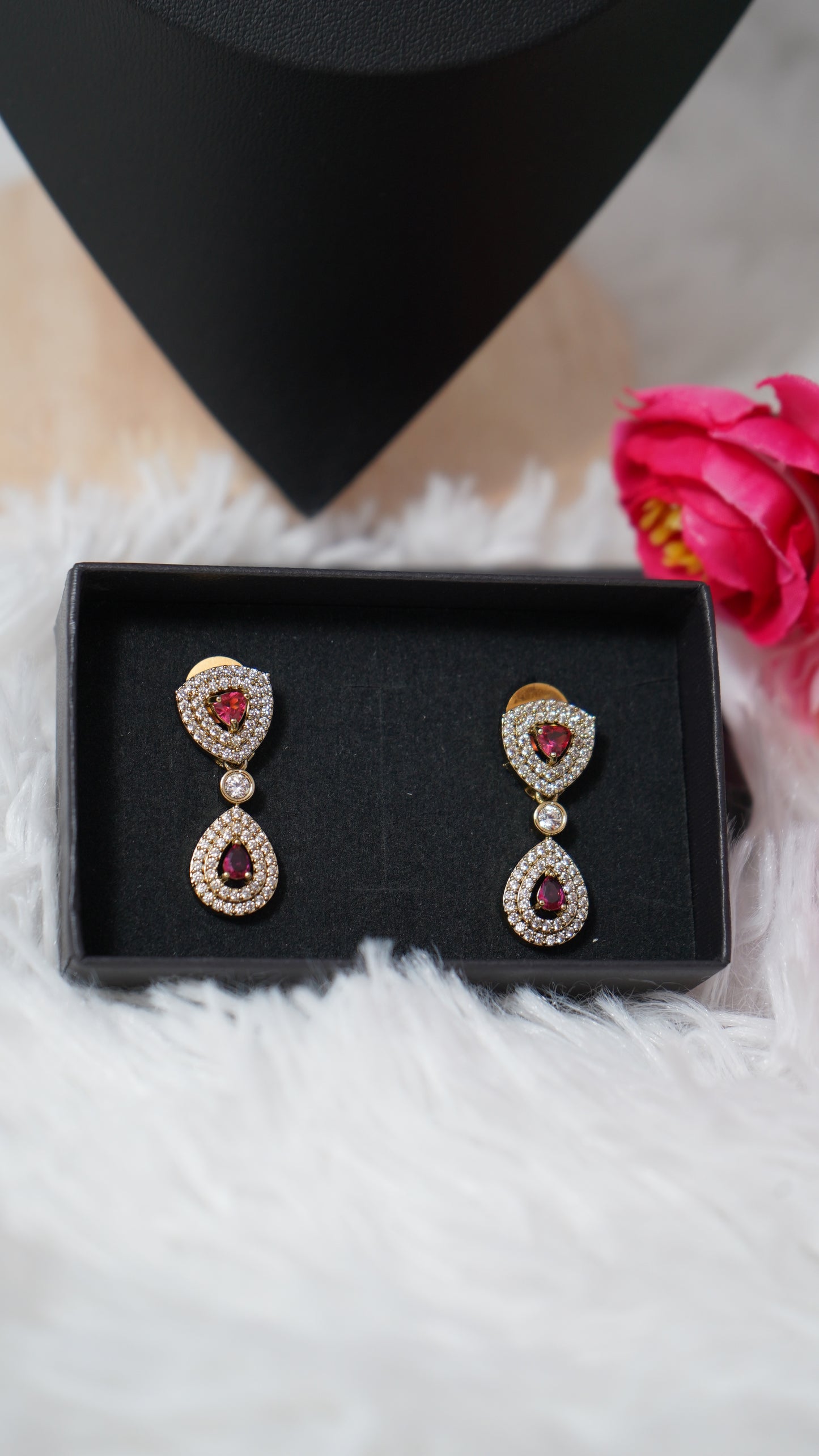 2 Layered necklace set victorian polish with sparkling white and pink designer stones