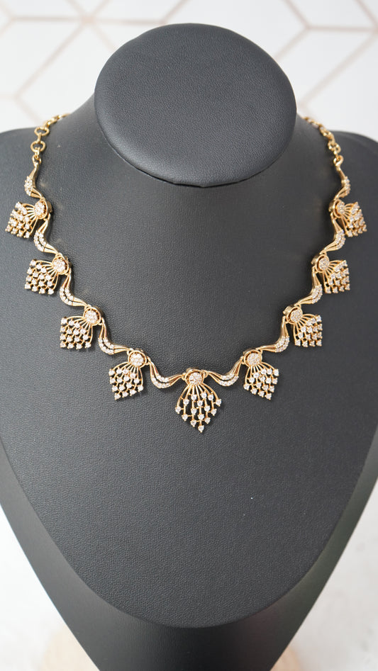 Antique gold finish with leaf detailing necklace set