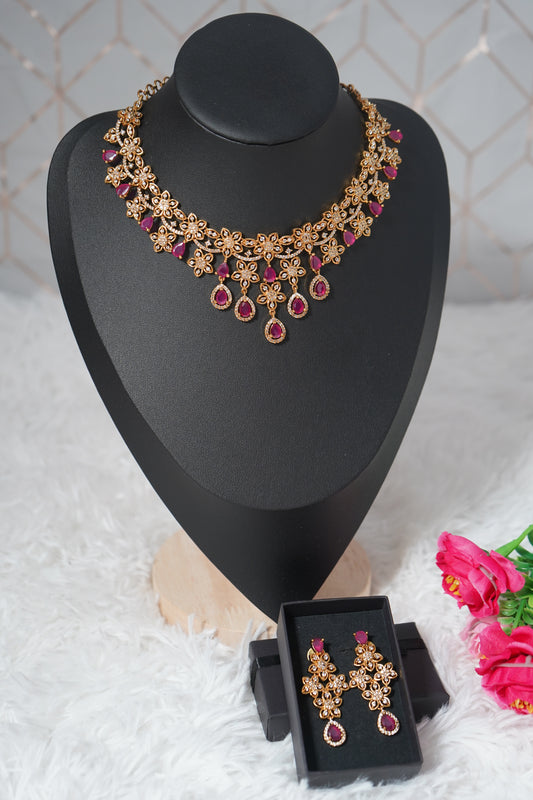 Graceful necklace with a pink stone centerpiece