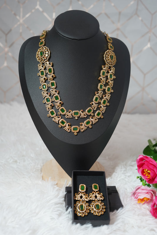 Elegant 2-layered long necklace in green, finished with victorian polish