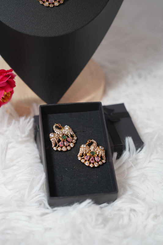 Gold-finish invisible chain with elegant peacock detailing with matching earrings - Green