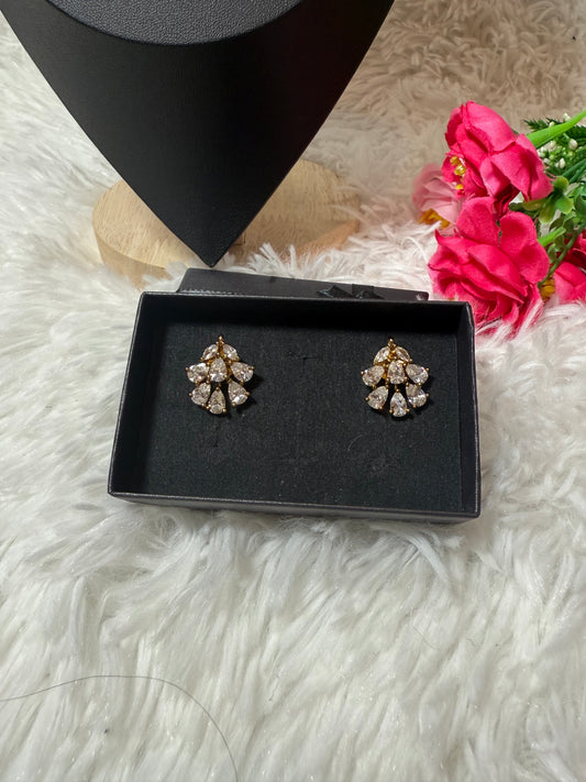 Floral shaped victorian polish white pendant chain