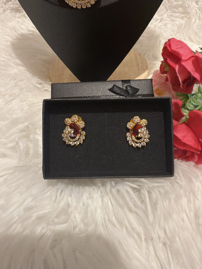 Beautiful pendant chain set with earrings