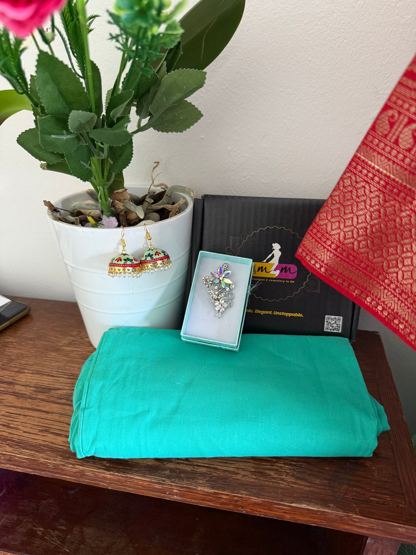 Kanchi Dharmavaram Silk Saree Combo-Stitched Blouse & matchings- Green & Red