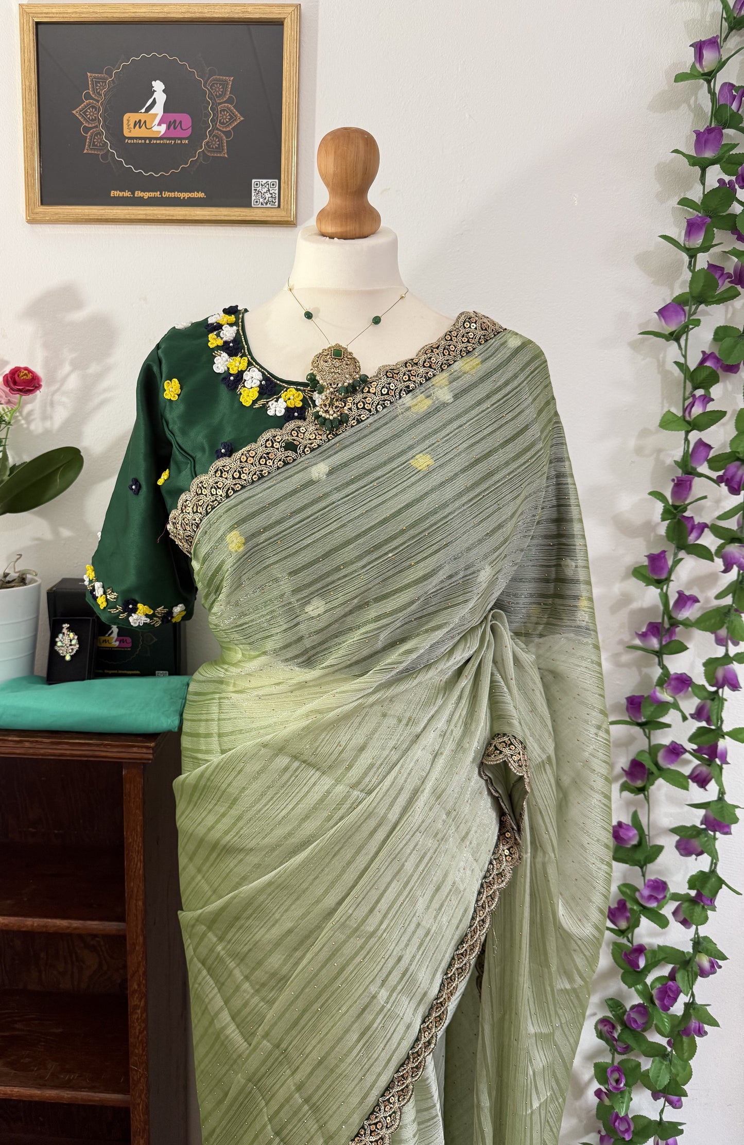 Georgette Saree Combo with Scallop Border with Matching readymade Blouse-Pista Green