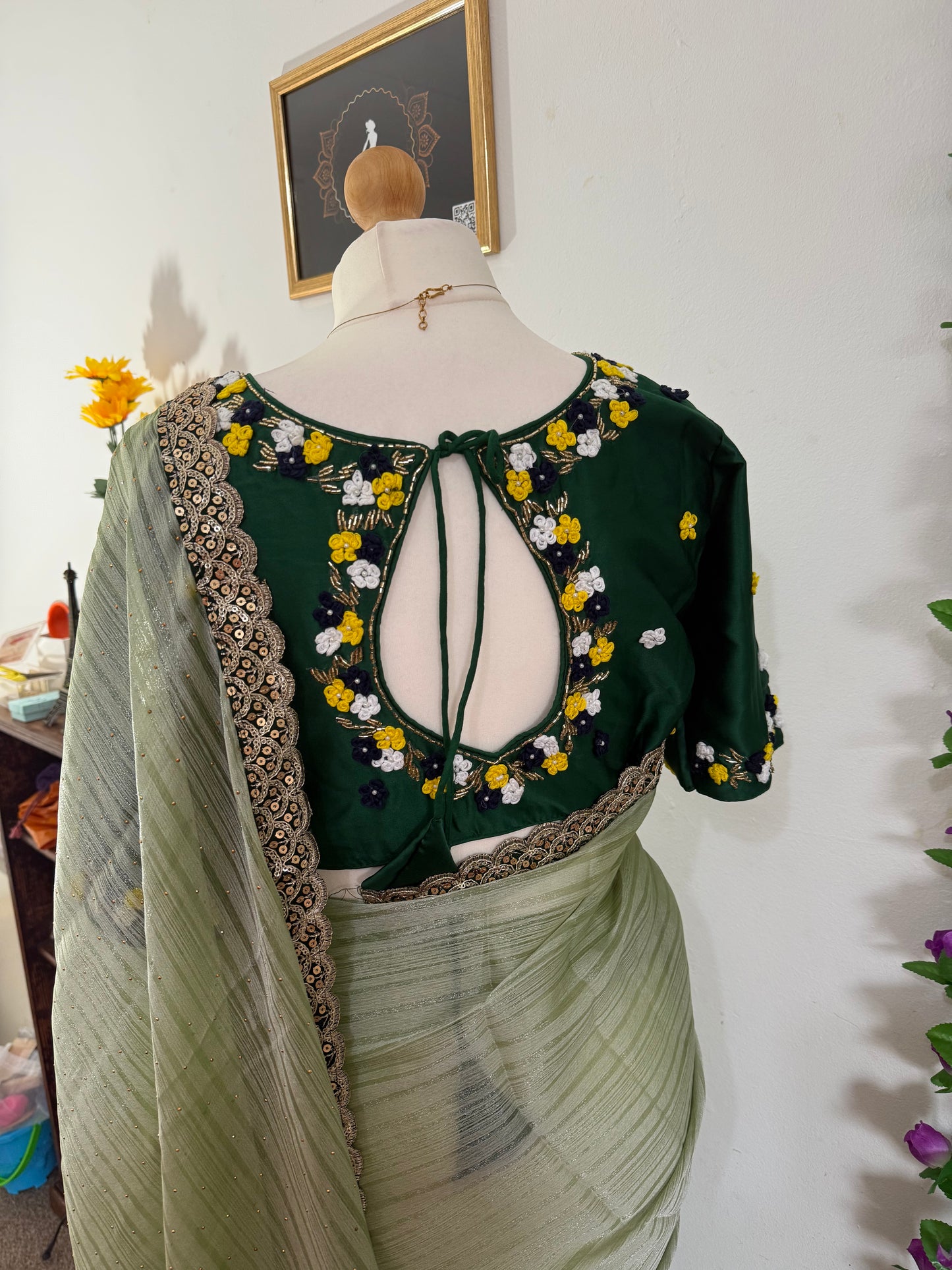 Georgette Saree Combo with Scallop Border with Matching readymade Blouse-Pista Green