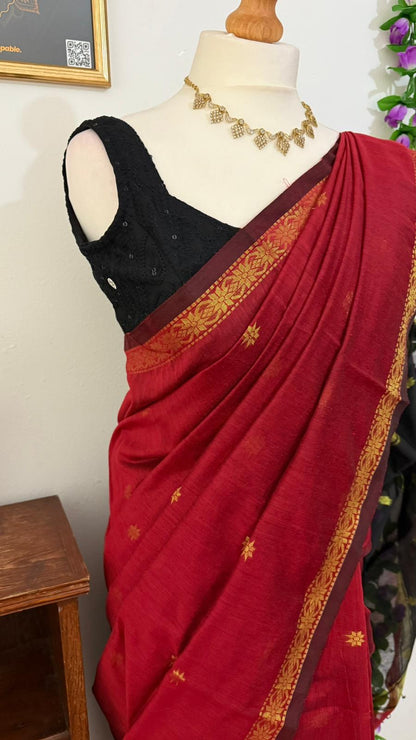Maheshwari Silk Cotton Saree Combo with zari border pair up with Contrast Blouse- Red & Black