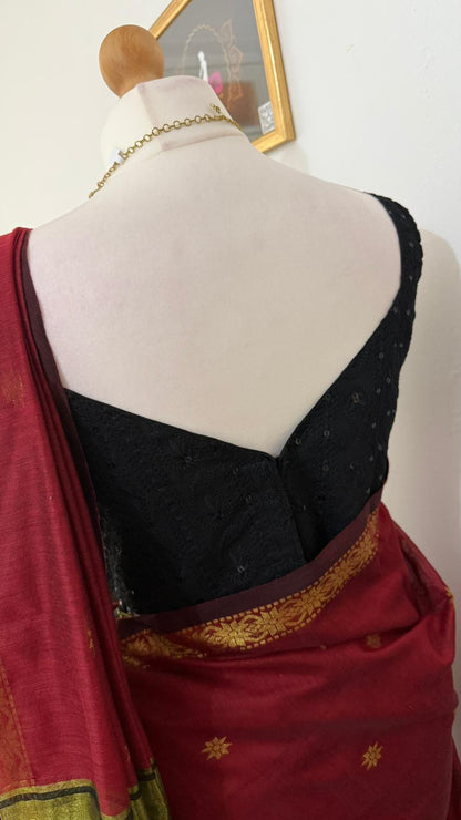 Maheshwari Silk Cotton Saree Combo with zari border pair up with Contrast Blouse- Red & Black
